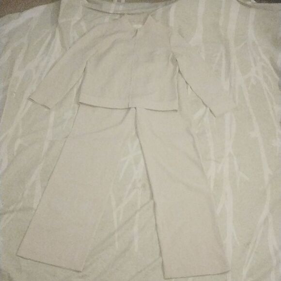 Bluzzidress 2 piece cream set (160  estimate 6 ) - Picture 2 of 9